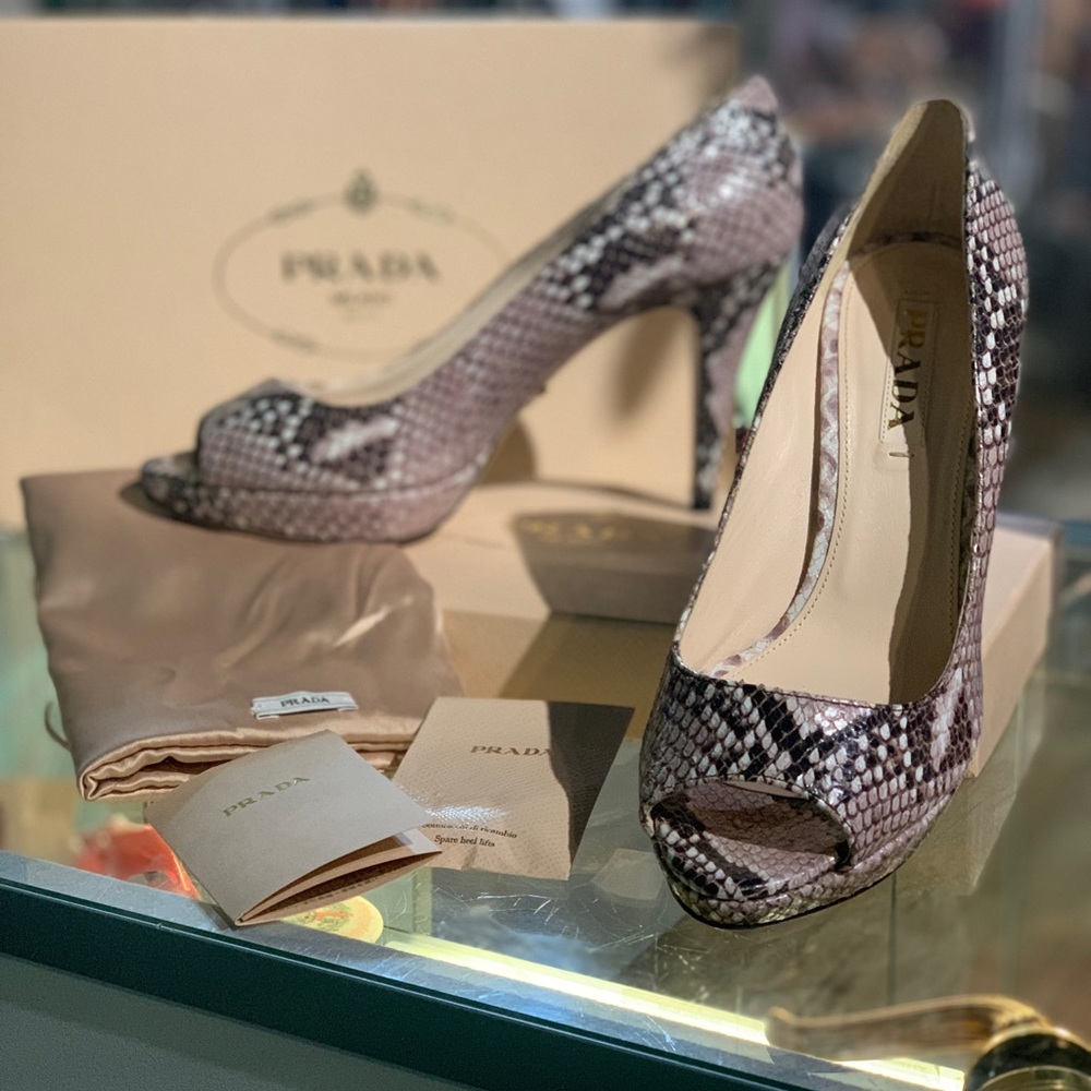 Prada St. Pitone Roccia Python Print Peep Toe Pum… - image 1